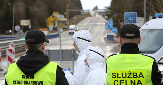 Na podstawie rozporządzenia MSWIA zostanie przywrócona tymczasowo - od 15 marca do 24 marca - kontrola graniczna osób przekraczających polską granicę państwową, stanowiącą granicę wewnętrzną UE - strefy Schengen. W związku z rozwojem sytuacji epidemiologicznej w Europie MSZ uruchomiło infolinię dotyczącą możliwości przekraczania granic. Informacje można uzyskać pod numerem telefonu +48 22 523 8880.