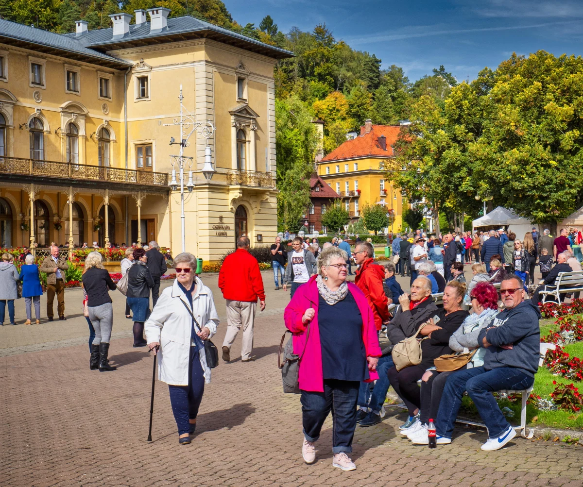 "W związku z ogłoszeniem w Polsce stanu zagrożenia epidemicznego, od soboty 14 marca br. do odwołania uzdrowiska w całym kraju zawieszają czasowo swoją działalność" - poinformowała w sobotę rzeczniczka śląskiego oddziału Narodowego Fundusz Zdrowia.

