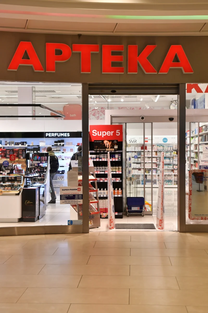 Naczelna Rada Aptekarska apeluje do Polaków o ograniczenie zbędnych zakupów w aptekach. Głównie po to, żeby nie narażać: siebie, innych oraz pracowników aptek - na ryzyko zachorowania na korona-wirusa. 