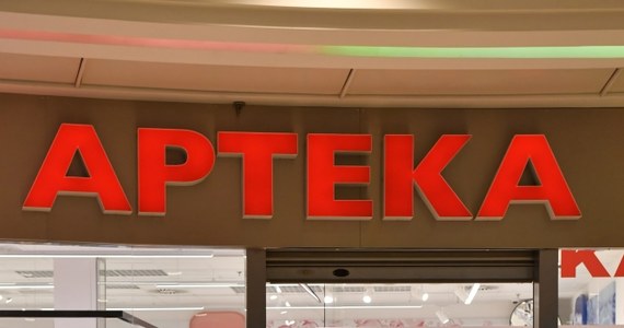 Naczelna Rada Aptekarska apeluje do Polaków o ograniczenie zbędnych zakupów w aptekach. Głównie po to, żeby nie narażać: siebie, innych oraz pracowników aptek - na ryzyko zachorowania na korona-wirusa. 
