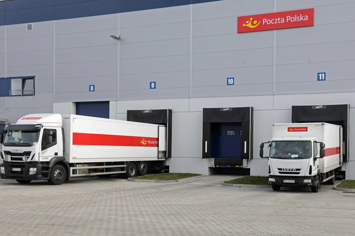 W poniedziałek Poczta Polska wstrzymuje przyjęcia przesyłek do innych krajów – poinformowała w sobotę spółka. Zmieni się też organizacja pracy jej placówek.