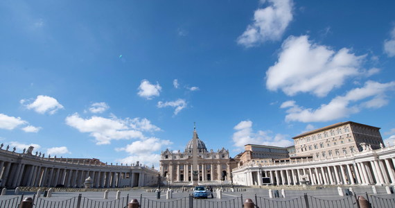 Wszystkie uroczystości Wielkiego Tygodnia pod przewodnictwem papieża Franciszka odbędą się bez "fizycznej obecności wiernych" - ogłosiła w sobotę Prefektura Domu Papieskiego. Powodem tej decyzji jest obecny międzynarodowy kryzys epidemiologiczny - wyjaśniła.