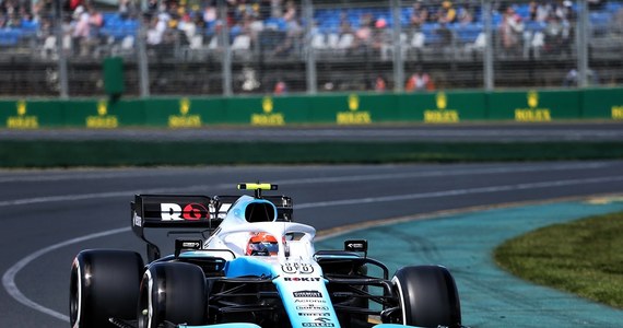 Występujący w Formule 1 Holender Max Verstappen i Brytyjczyk Lando Norris znaleźli alternatywny sposób na rywalizację w niedzielę po odwołaniu z powodu koronawirusa inaugurującej sezon Grand Prix Australii. Obaj kierowcy wzięli udział w wyścigu... wirtualnym.