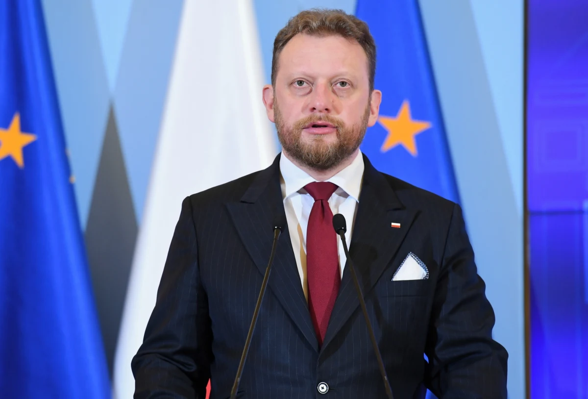 Polacy mają zaufanie do ministra zdrowia Łukasza Szumowskiego: ufa mu 41,3 proc. respondentów, wobec 16,9 proc. nieufnych i 26,4 obojętnych - wynika z sondażu IBRIS przeprowadzonego na zlecenie Onetu w połowie marca, czyli już po wybuchu epidemii koronawirusa.