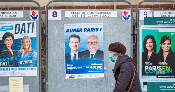 We Francji rozpoczęły się w niedzielę rano, mimo epidemii koronawirusa, wybory samorządowe. Do głosowania uprawnionych jest 47,7 mln obywateli francuskich. Druga runda zaplanowana jest na 22 marca.
