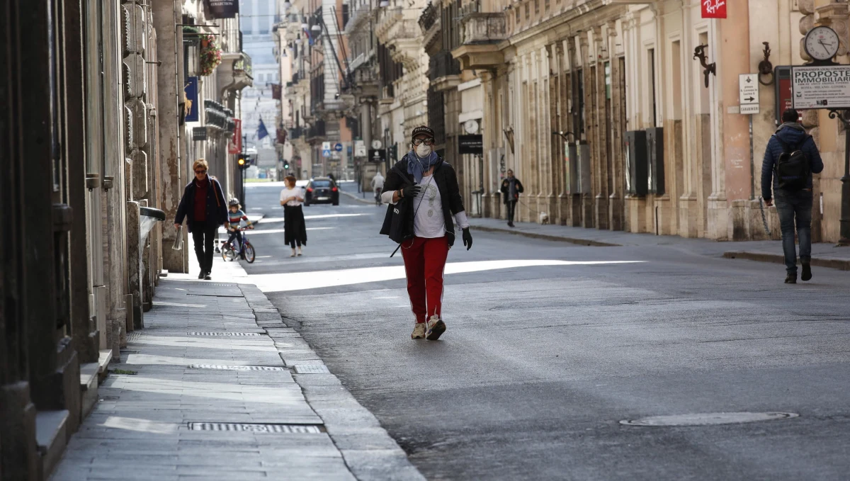 Strony pełne nekrologów w gazecie to „prawdziwy cios” - przyznał redaktor naczelny dziennika „L’Eco di Bergamo” Alberto Ceresoli. W weekendowym numerze takich stron było 11. W rejonie Bergamo w Lombardii panuje największy we Włoszech kryzys z powodu epidemii.