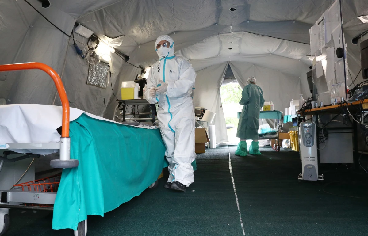 Teleporady, odwoływane operacje planowe i lęk lekarzy przed brakami sprzętu - o tym jak działa system zdrowia czytamy w poniedziałkowym wydaniu "Dziennika Gazety Prawnej".