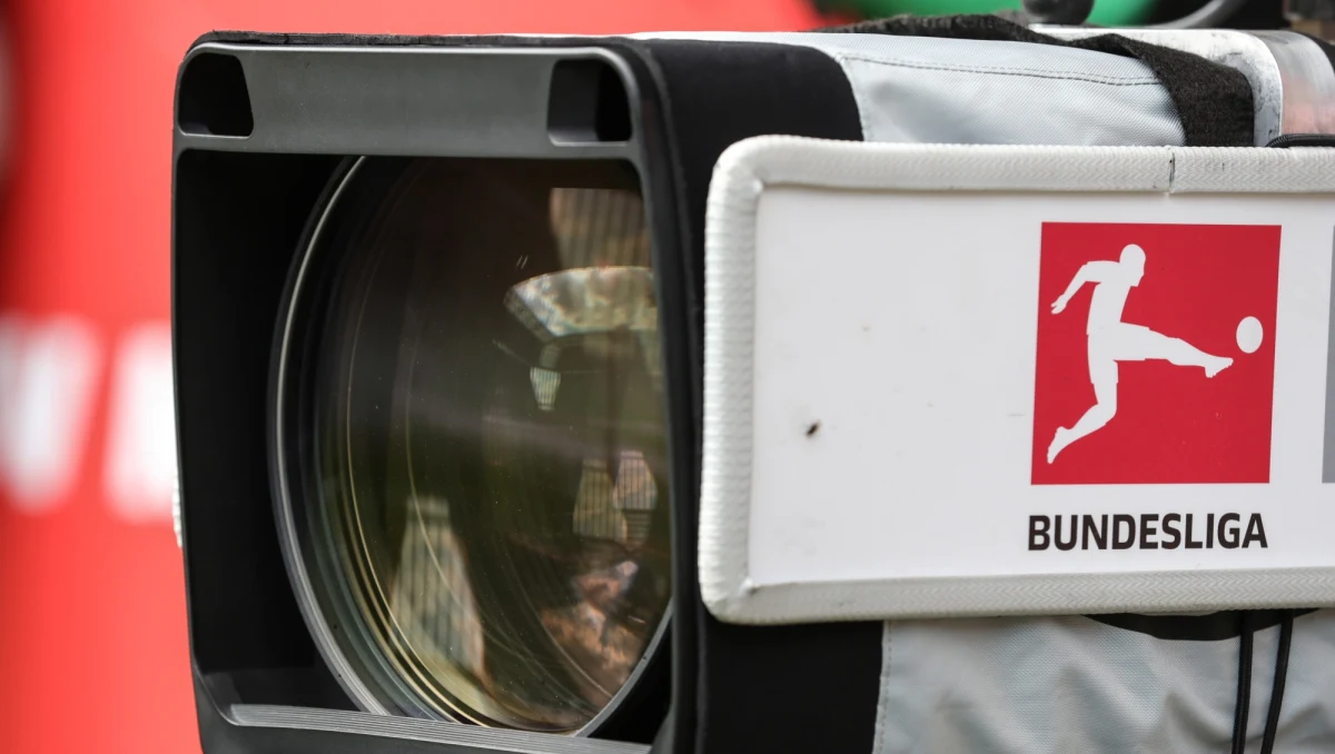 Niemiecki klub piłkarski Union Berlin w trakcie kryzysu spowodowanego szerzącym się koronawirusem i zawieszeniem Bundesligi zaprasza kibiców na stadion, ale wirtualnie. Do kupienia przez internet są kiełbaski z grilla i piwo. Cena: 2,5 euro.