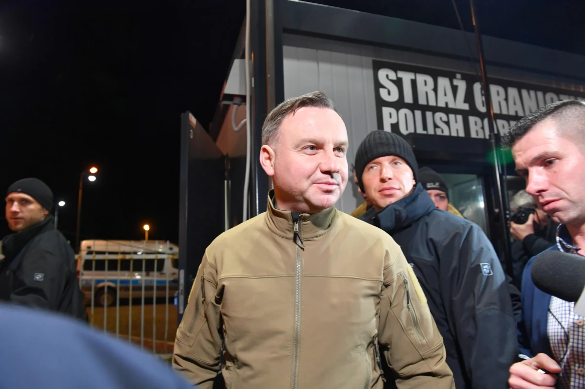 Jeśli Polska zamknęła granice, szkoły, uczelnie, kina i centra handlowe, wstrzymała połączenia lotnicze i wprowadziła dla przybywających do kraju obowiązkową kwarantannę, to ewidentnie mamy do czynienia ze stanem nadzwyczajnym. Twierdzenie, że w takich warunkach można prowadzić uczciwą kampanię wyborczą, jest oszustwem, a same wybory mogą być śmiertelnym zagrożeniem.