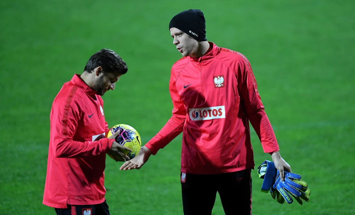 Minęły objawy COVID-19 u piłkarza Sampdorii Genua i reprezentacji Polski Bartosza Bereszyńskiego, który w sobotę poinformował o pozytywnym wyniku swojego testu na obecność koronawirusa. We wtorek badania pod tym kątem przejdzie inny zawodnik kadry, grający na co dzień w Juventusie Turyn bramkarz Wojciech Szczęsny.