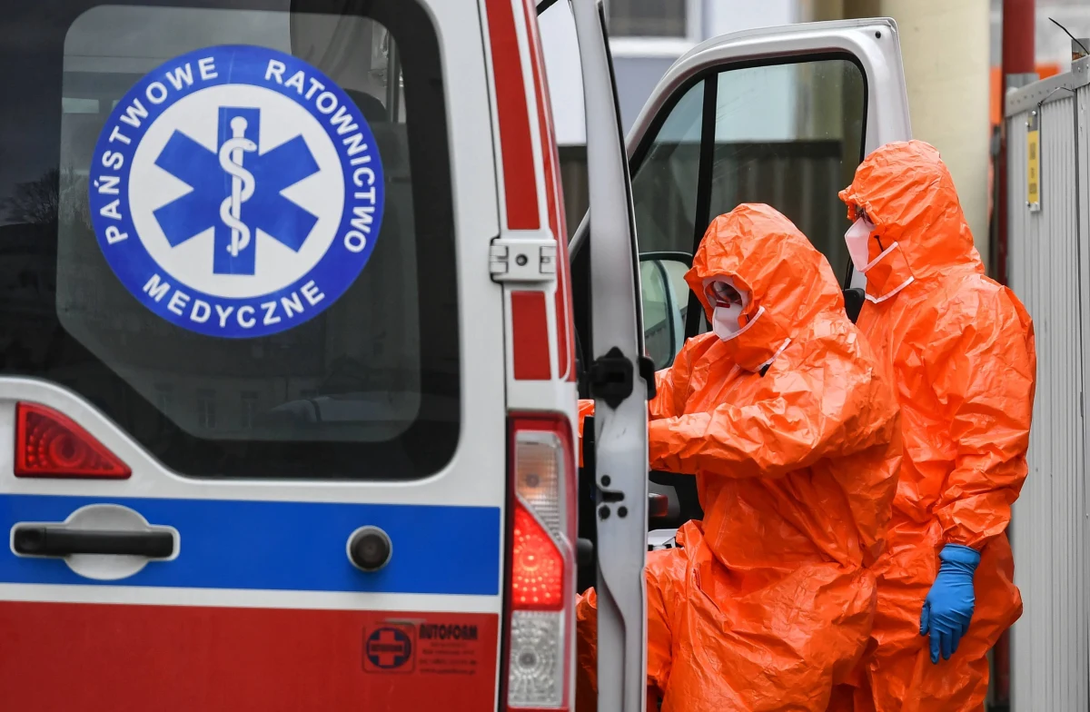 W szpitalu w Łańcucie zmarła czwarta w Polsce osoba zakażona koronawirusem. Jak przekazał resort zdrowia, chodzi o 67-latka, którego stan od początku określany był jako ciężki. Co istotne, mężczyzna miał tzw. choroby współistniejące. Ministerstwo Łukasza Szumowskiego poinformowało również o 21 nowych przypadkach zarażenia koronawirusem, co oznacza, że w tej chwili mamy w całym kraju 173 potwierdzone przypadki.