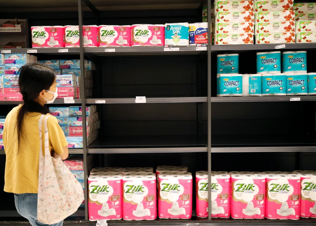 Nie dzwońcie na numer alarmowy z powodu braku papieru toaletowego - zaapelowała do Amerykanów policja z Newport w stanie Oregon. Z uwagi na epidemię koronawirusa w wielu miejscach USA w sklepach brakuje podstawowych środków higienicznych.