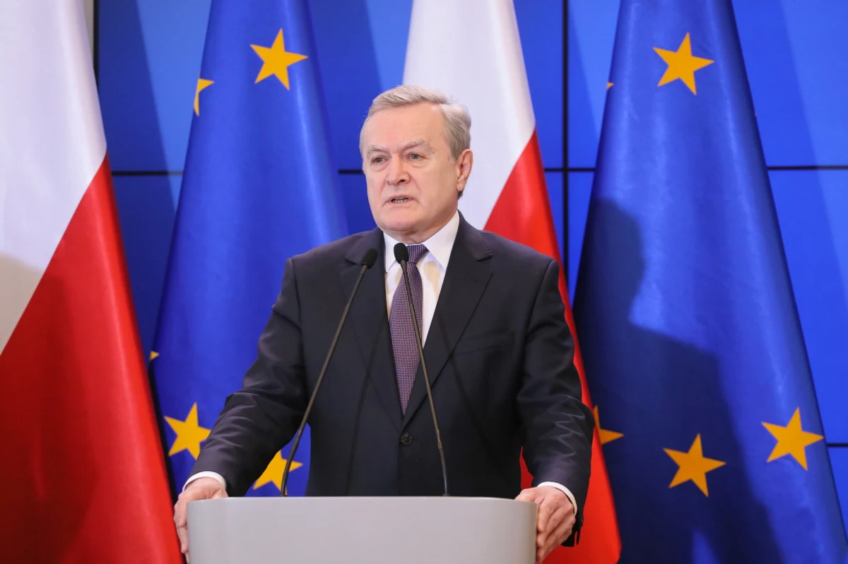 Piętnastu ministrów z rządu w kwarantannie - ustalił reporter RMF FM Mariusz Piekarski. Zlecono ją po tym, jak u ministra środowiska Michała Wosia, wykryto koronawirusa. 
 