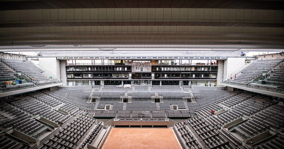 Tenisowy turniej wielkoszlemowy French Open odbędzie się w dniach 20 września - 4 października - poinformowali organizatorzy. Zawody w Paryżu zazwyczaj rozgrywane były na przełomie maja i czerwca. Powodem przełożenia jest szerzący się na świecie koronawirus.