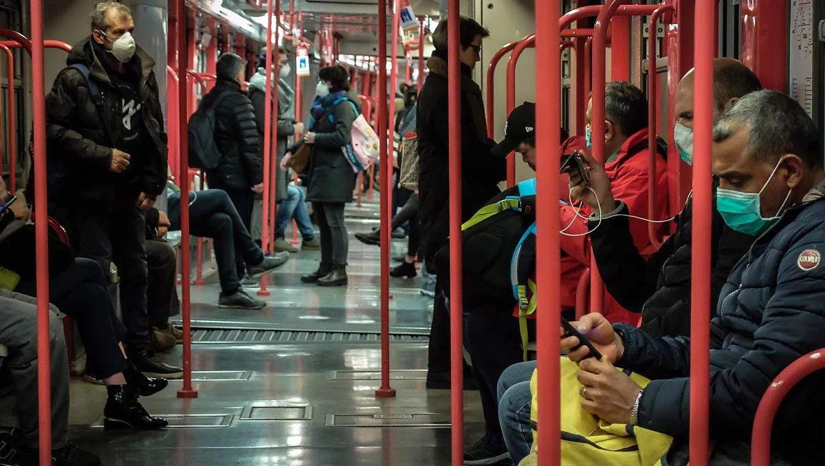 40 procent mieszkańców Lombardii, czyli regionu Włoch najbardziej dotkniętego przez epidemię koronawirusa nadal wychodzi z domu mimo rozporządzenia rządu, które ograniczyło tę możliwość - ustaliły lokalne władze. Według nich za mało ludzi respektuje ten dekret.