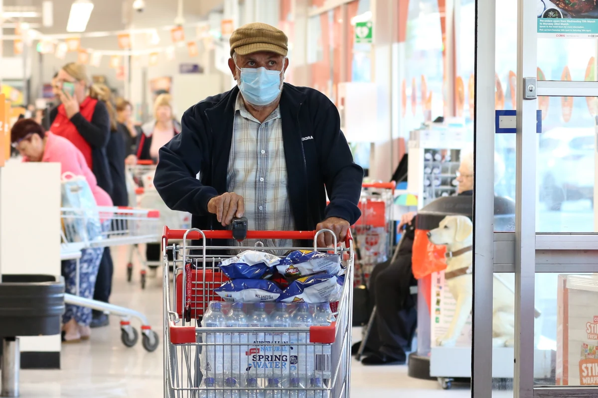 Instytut Polityki Zdrowotnej Ministerstwa Zdrowia Republiki Słowackiej opracował trzy scenariusze przebiegu epidemii koronawirusa u naszych południowych sąsiadów. Najlepszy zakłada, że zakażonych będzie 10 procent Słowaków. Najgorszy, że 45 procent. 