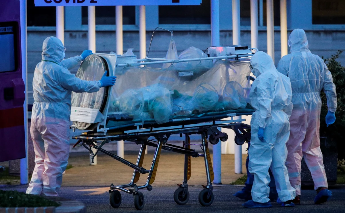 Chińska Republika Ludowa zadeklarowała pomoc Polsce w walce z koronawirusem. Państwo Środka ma przekazać nam kilkadziesiąt tysięcy sztuk środków ochronnych i 10 tys. testów wykrywających COVID-19.