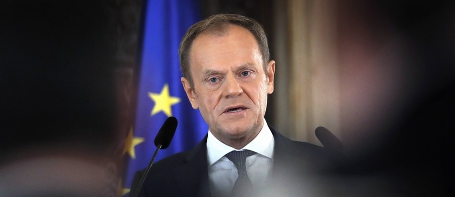 Szef Europejskiej Partii Ludowej Donald Tusk poinformował, że odwołuje spotkanie liderów Europejskiej Partii Ludowej w Brukseli, a zamiast niego odbędzie się wideokonferencja. "Pandemia ma charakter globalny, a wirus nie zna granic, dlatego nasza odpowiedź musi być skoordynowana" – podkreślił. "To czas testów w wielu wymiarach. Jednym z najważniejszych jest test naszej solidarności. Musimy go zdać" – zaapelował. 