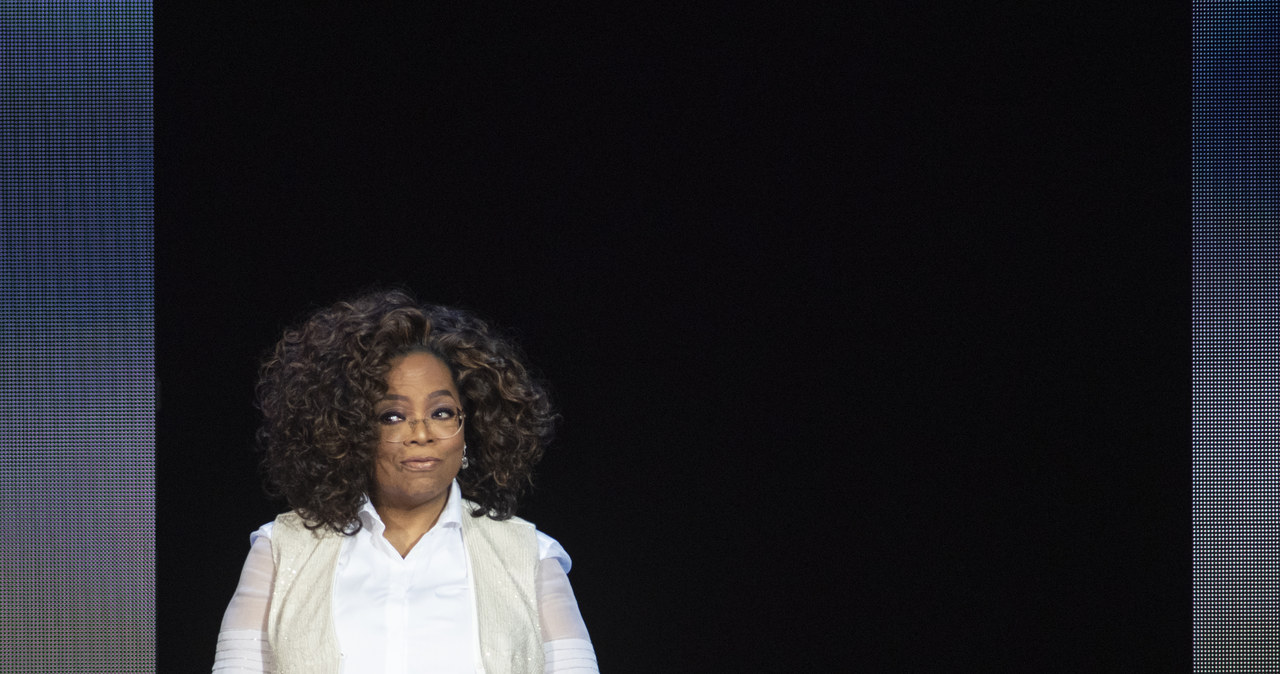 Gwiazda amerykańskiej telewizji Oprah Winfrey padła ofiarą okropnego fake newsa. Po sieci rozniosła się informacja, że aresztowano ją za handel ludźmi w celach seksualnych i że rozpracowano wielką hollywoodzką szajkę trudniącą się tym procederem. Winfrey zdementowała te rewelacje.