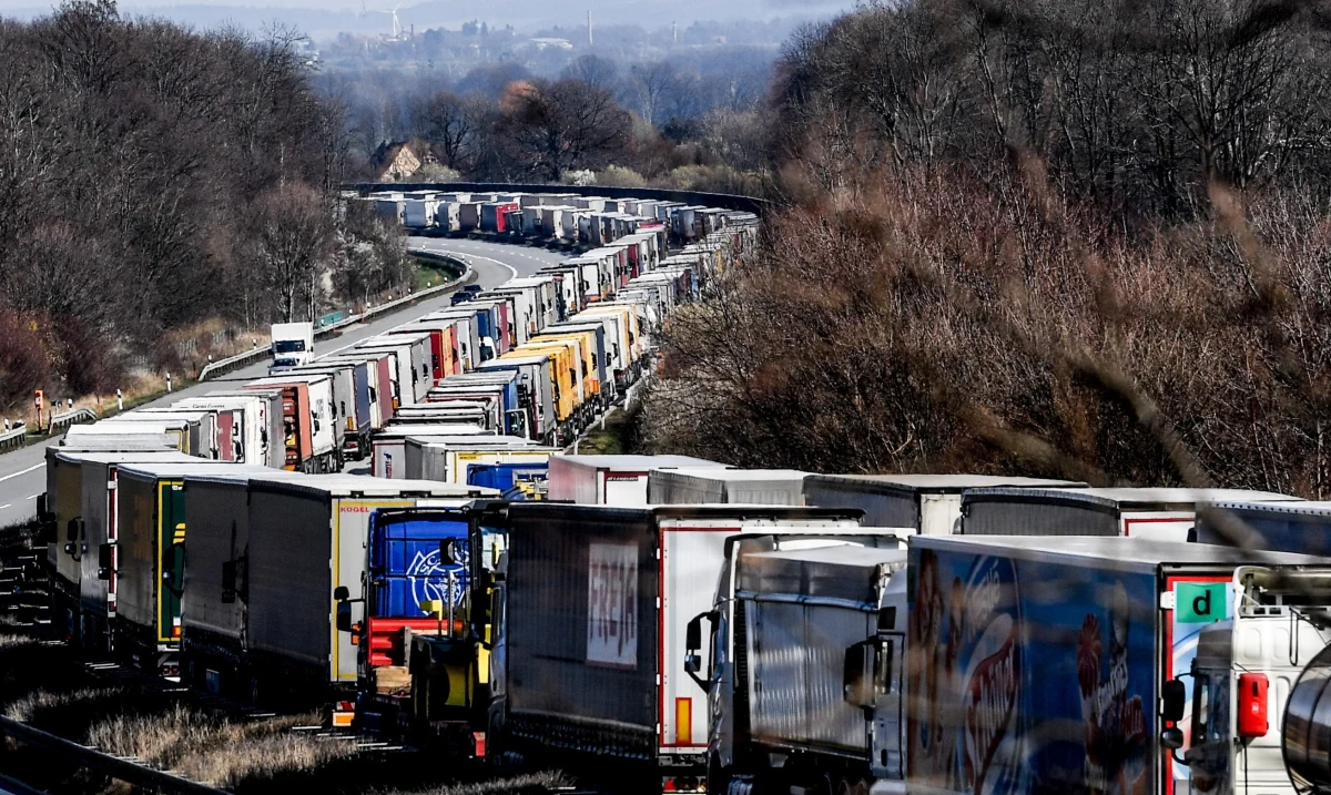 Premier Saksonii Michael Kretschmer rozmawiał w środę z niemiecką minister obrony Annegret Kramp-Karrenbauer na temat wsparcia wojska w rozładowaniu sytuacji na odcinku autostrady A4 przy granicy z Polską.