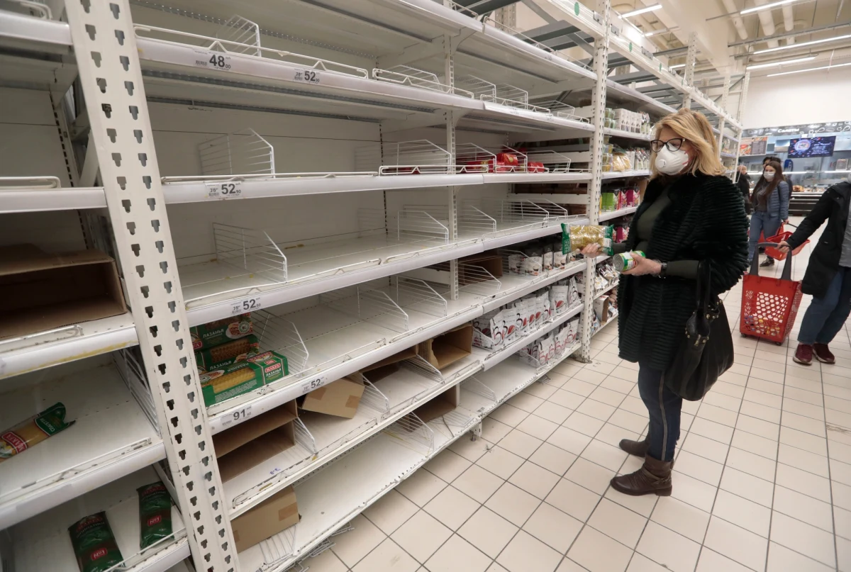 Komisja Europejska poinformowała, że wraz z początkiem rozprzestrzeniania się koronawirusa w UE obserwuje narastającą rosyjską dezinformację i propagandę na ten temat. UE stara się walczyć z nieprawdziwymi informacjami na temat Covid-19 - podkreślono.