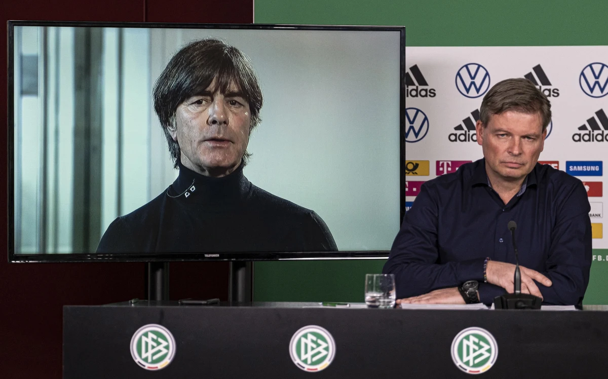 "Ziemia broni się przed człowiekiem, który uważa, że może wszystko i wie wszystko" - w taki sposób skomentował przyczyny pandemii koronawirusa na świecie selekcjoner piłkarskiej reprezentacji Niemiec Joachim Loew.