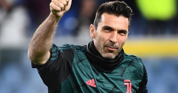 Włoski bramkarz Gianluigi Buffon, mimo swoich 42 lat, nie zamierza kończyć kariery. Jak przyznał, czuje się dobrze, a jako dziecko marzył o tym, żeby zostać piłkarzem. Obecnie, gdy rozgrywki Serie A są zawieszone z powodu koronawirusa, zajmuje się w domu m.in. gotowaniem.