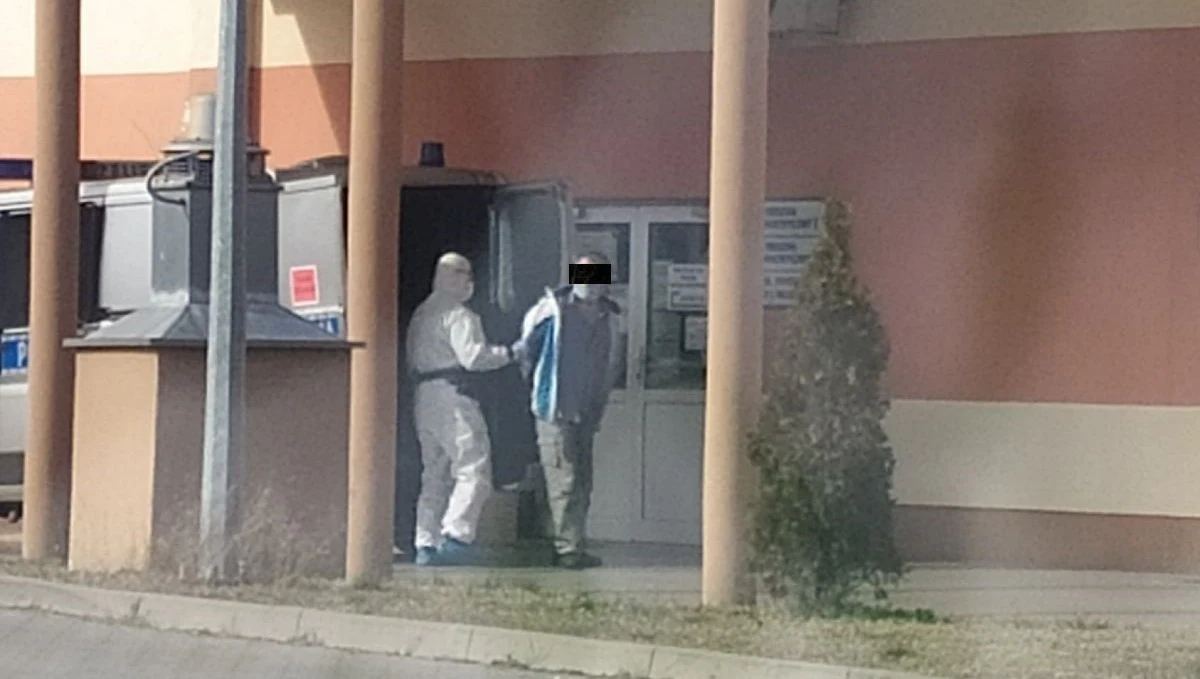 Przed sądem odpowie 59-letni mieszkaniec Grudziądza, który zadzwonił pod numer 112 i groził, że będzie jeździł po mieście i zarażał koronawirusem. Sprawa okazała się nieodpowiedzialnym żartem - poinformowała w czwartek rzeczniczka kujawsko-pomorskiej policji mł. insp. Monika Chlebicz.