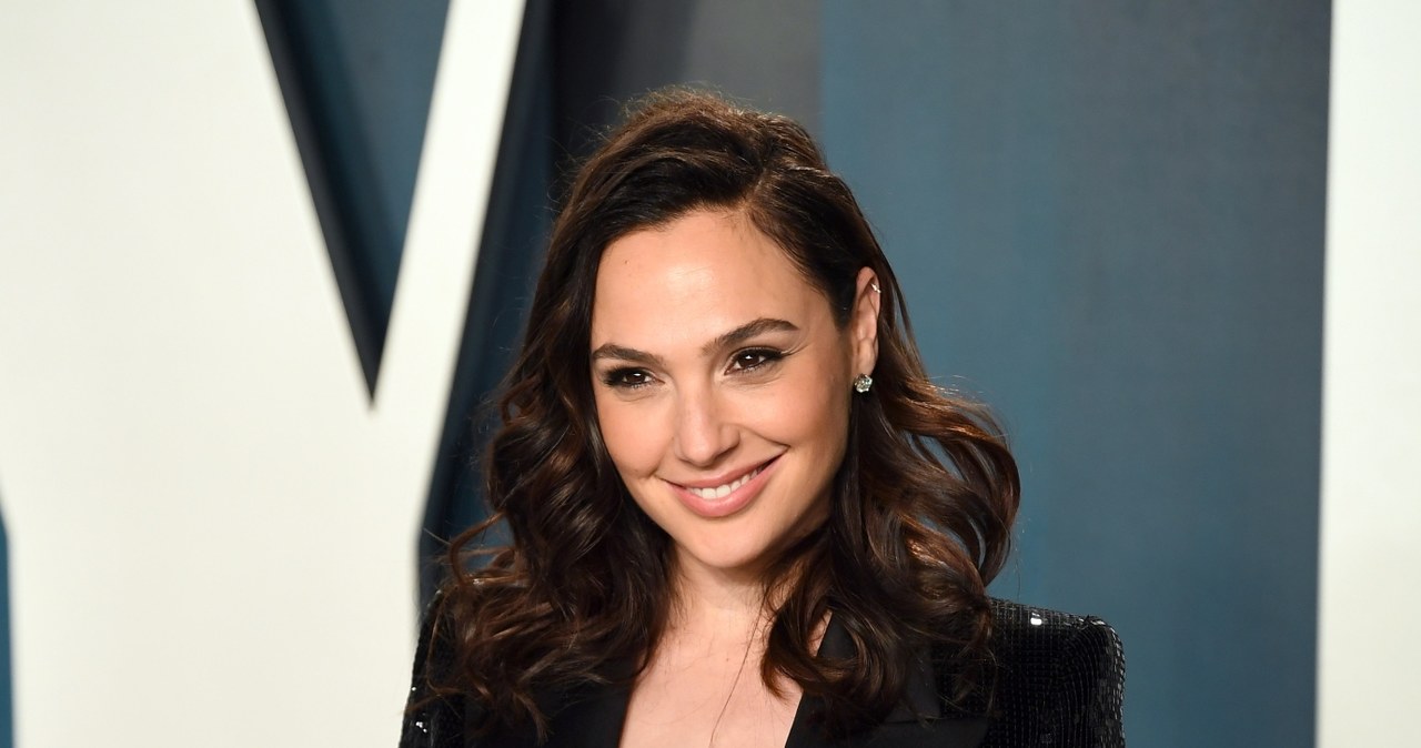 Kilkanaście gwiazd Hollywood wzięło udział w oryginalnym projekcie zapoczątkowanym przez znaną z roli Wonder Woman aktorkę Gal Gadot. Za pośrednictwem Instagrama wspólnie wykonali piosenkę "Imagine" z repertuaru Johna Lennona. To wyraz solidarności ze wszystkimi, którzy odczuli skutki kwarantanny spowodowanej pandemią koronawirusa.