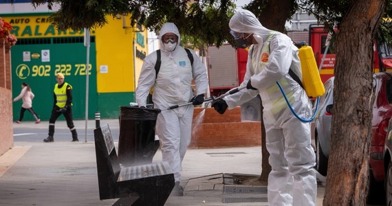 Od środowego do czwartkowego popołudnia liczba zmarłych z powodu koronawirusa w Hiszpanii wzrosła o 209, zaś infekcji zwiększyła się o 3,4 tys. To rekordowa dynamika zgonów i zakażeń w tym kraju.