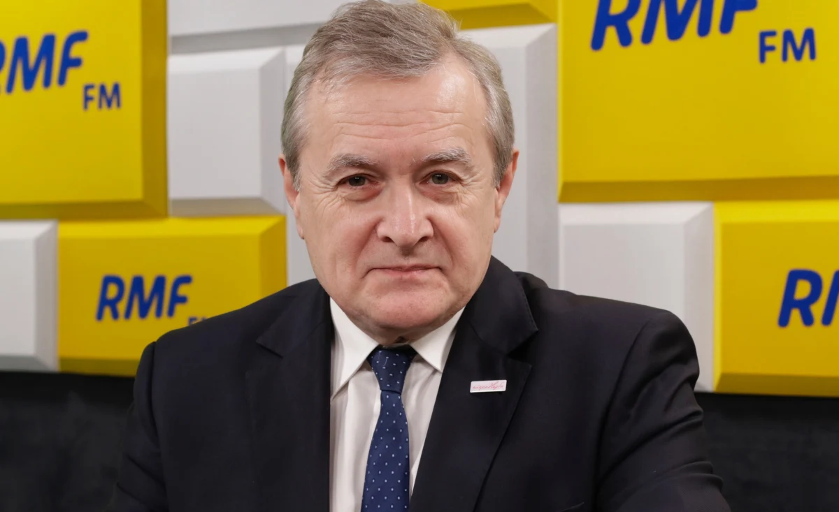 „Przygotowujemy się na rozwój epidemii, bo to jest naturalne. Spodziewamy się, że będzie więcej chorych, trudno powiedzieć ile dokładnie. (...) Jesteśmy przygotowani na rozwój sytuacji, apelujemy do wszystkich o współpracę. Wiemy, że ona jest. Są wyjątki, które mogą być niestety niebezpieczne. Chciałbym zaapelować -  jedno nieodpowiedzialne zachowanie może spowodować nieobliczalne skutki” - powiedział w Porannej rozmowie w RMF FM Piotr Gliński, wicepremier i minister kultury.