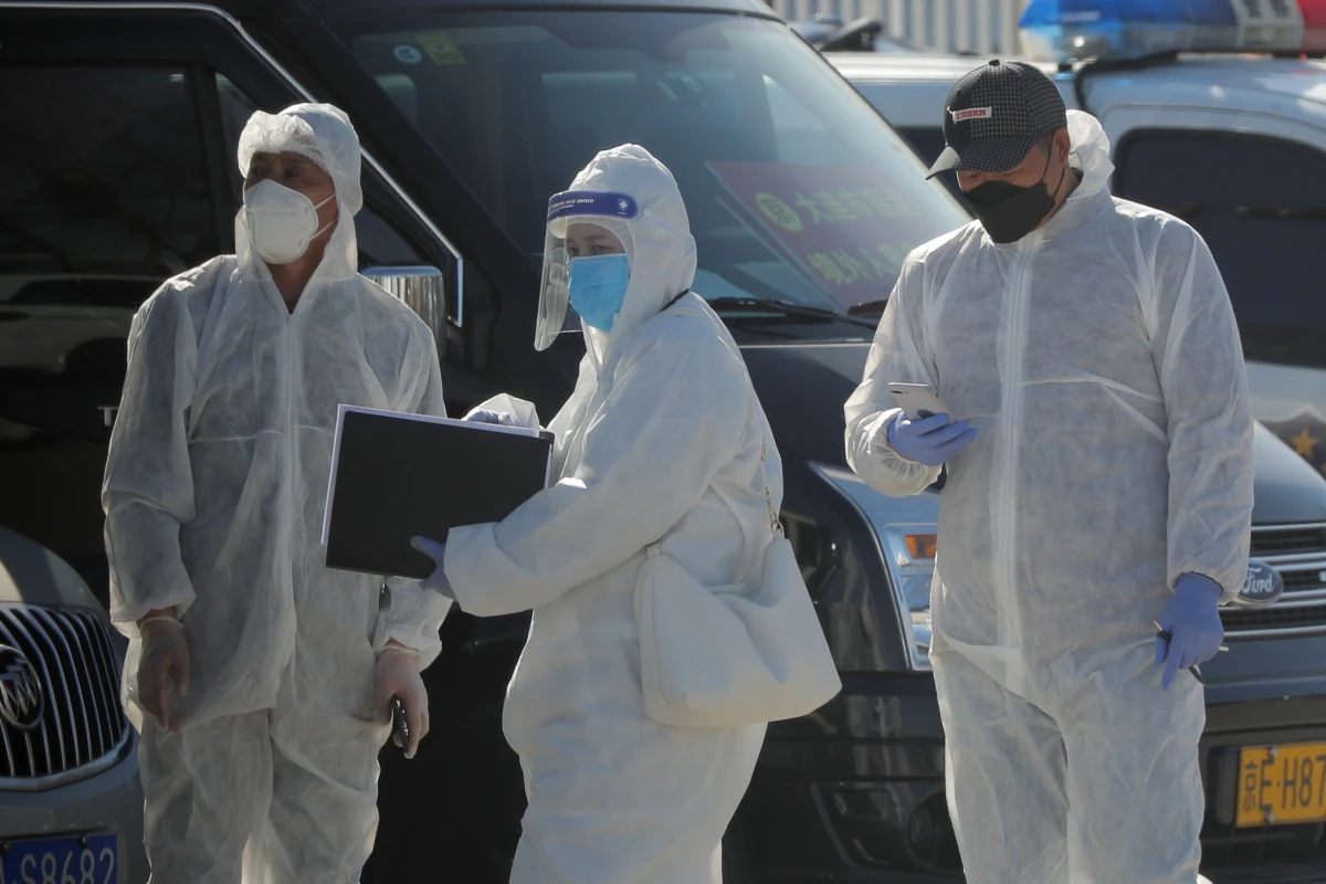 Policja w chińskim mieście Wuhan przeprosiła w czwartek za działania wobec zmarłego na Covid-19 lekarza Li Wenlianga, który w grudniu 2019 roku jako jeden z pierwszych ostrzegał przed koronawirusem. Pouczenie, którego policjanci mu za to udzielili, zostało wycofane.