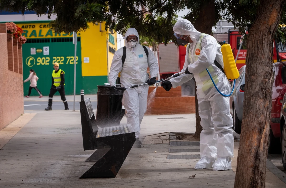 Rząd Hiszpanii podjął decyzję o zamknięciu wszystkich hoteli w kraju w związku z pandemią koronawirusa. Zakaz tymczasowej działalności obejmie też inne placówki, w których kwaterowano turystów.