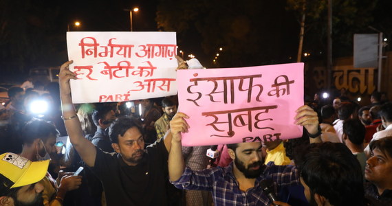 W delhijskim więzieniu Tihar stracono czterech mężczyzn skazanych na śmierć za zgwałcenie i zabójstwo ponad siedem lat temu 23-letniej studentki. Śmierć Jyoti Singh wywołała protesty w całych Indiach i zszokowała świat.