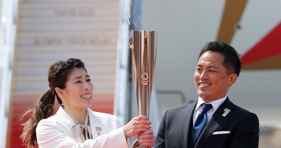 Skromna ceremonia w bazie wojskowej w Higashimatsushimie towarzyszyła dotarciu ognia olimpijskiego do Japonii. Z powodu pandemii koronawirusa uczestniczyło w niej zaledwie 200 osób. 