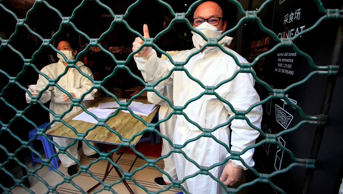 We Włoszech pojawiają się nowe ogniska koronawirusa, wciąż jest za dużo zakażeń, a sytuacja na północy kraju jest katastrofalna - tak kolejny dzień epidemii w kraju opisał szef departamentu chorób zakaźnych w Krajowym Instytucie Zdrowia Giovanni Rezza.