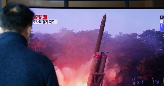 Korea Północna wystrzeliła w sobotę nad ranem czasu miejscowego dwie rakiety, które swoją charakterystyką przypominają pociski balistyczne krótkiego zasięgu - poinformowała południowokoreańska agencja Yonhap, powołując się na Kolegium Połączonych Szefów Sztabów Korei Południowej.