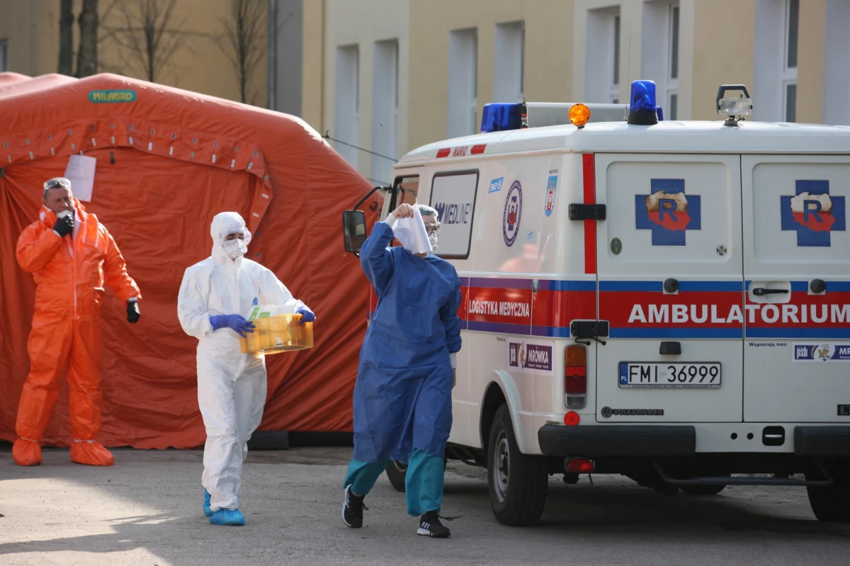 Liczba osób zakażonych koronawirusem w Polsce wzrosła do 536, po tym, gdy wykryto go u kolejnych 44 osób - poinformowało wieczorem Ministerstwo Zdrowia. Wcześniej w sobotę resort informował o łącznie 67 nowych przypadkach.