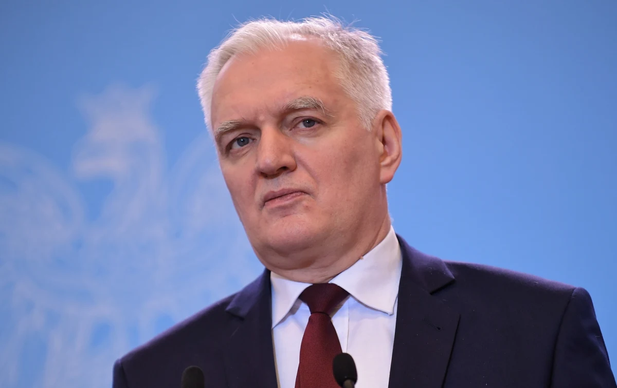 Zawieszenie funkcjonowania uczelni przedłużamy analogicznie do terminu, który będzie obowiązywał w szkołach, czyli do 10 kwietnia - poinformował w sobotę wicepremier, minister nauki i szkolnictwa wyższego Jarosław Gowin. Zajęcia online powinny być kontynuowane - zaznaczył .