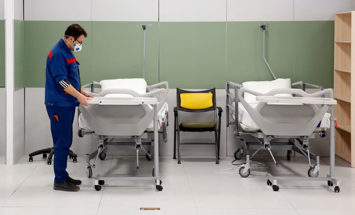 W Głogowie zmarł 45-letni mężczyzna, który po powrocie z Niemiec przebywał w kwarantannie w swoim mieszkaniu. Nie jest na razie znana przyczyna zgonu 45-latka; trwa badanie okoliczności śmierci mężczyzny.