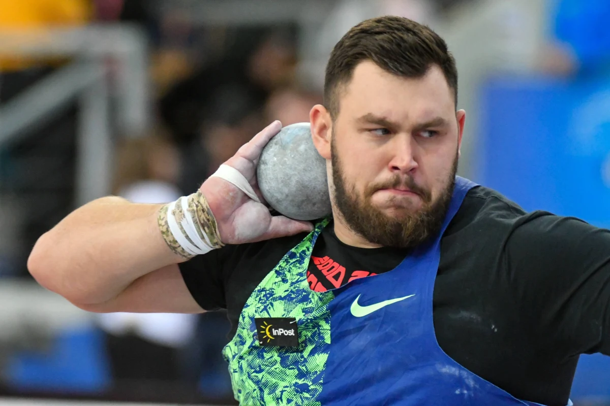 Szef Międzynarodowego Komitetu Olimpijskiego Thomas Bach poinformował, że Międzynarodowy Komitet Olimpijski daje sobie cztery tygodnie na podjęcie decyzji o ewentualnej zmianie terminu igrzysk olimpijskich w Tokio. Przybywa głosów, by igrzyska przesunąć z powodu pandemii koronawirusa. Duży problem mają sportowcy, którzy nie mogą się w przygotowywać w normalny sposób do tej ważnej imprezy sportowej. Wszyscy trenują w domach lub w samotności na siłowniach. W tej sytuacji jest także kulomiot Konrad Bukowiecki. Ze sportowcem - o niecodziennych przygotowaniach do igrzysk - rozmawiał Wojciech Marczyk z redakcji sportowej RMF FM. 