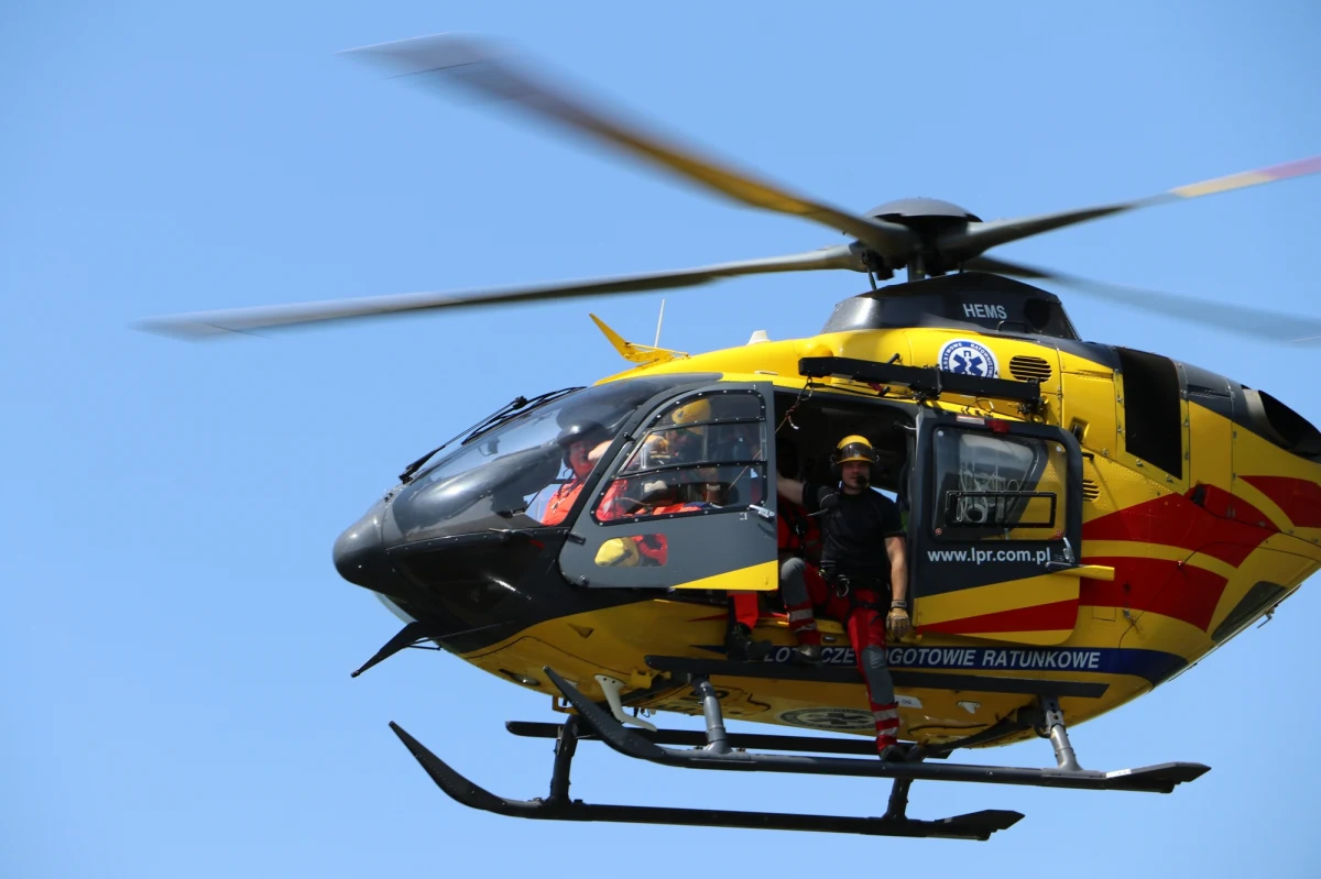 30 osób z Lotniczego Pogotowia Ratunkowego zostało wysłanych na kwarantannę. To konsekwencje wykrycia koronawirusa u jednego z pilotów LRP-u. Jak ustalił reporter RMF FM Mariusz Piekarski, grupa objęta kwarantanną to pracownicy kilku baz LPR w kraju, którzy byli na wspólnym szkoleniu. 