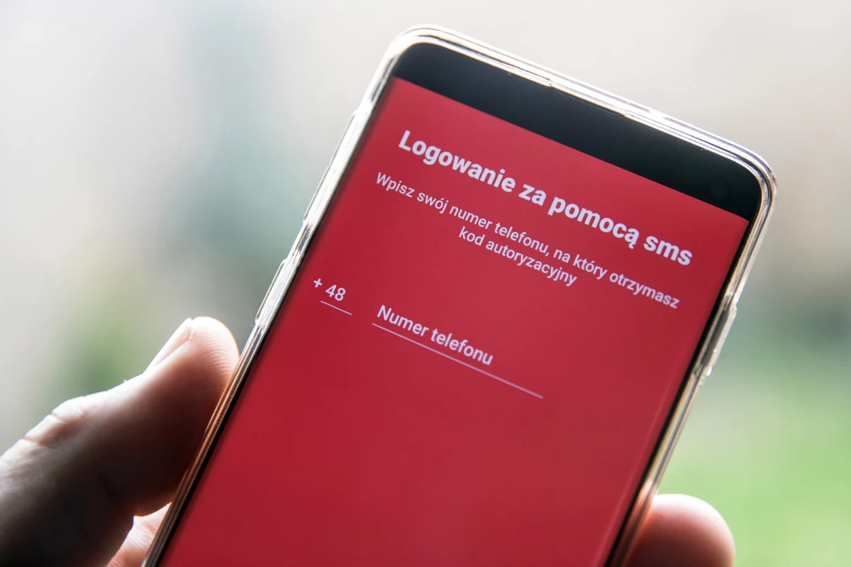 Kwarantanna domowa obowiązuje przez 14 dni. Odbywa się ją pod adresem, jaki podaliśmy w karcie lokalizacyjnej podczas przekraczania granic Polski. Jeżeli nie mamy możliwości odbycia jej w domu, to odpowiednie służby wskazują ośrodek. Taką informację powinniśmy uzyskać już na granicy - czytamy na stronie internetowej GIS. 