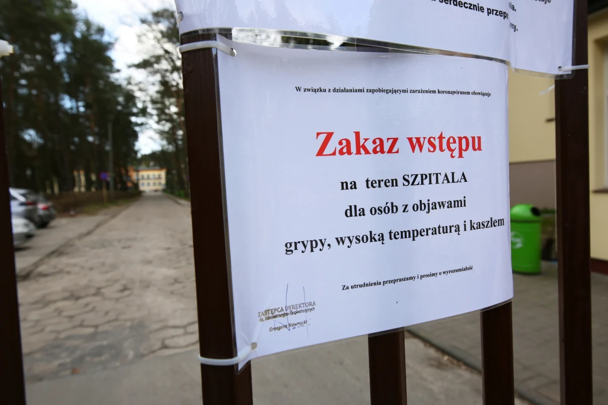 Osoba, która przekracza granicę państwową, ma obowiązek odbycia obowiązkowej kwarantanny, która trwa 14 dni. W takiej sytuacji osobie, która jest objęta  ubezpieczeniem chorobowym, czyli pracownikowi (ubezpieczenie obowiązkowe), zleceniobiorcy (ubezpieczenie dobrowolne), osobie prowadzącej działalność pozarolniczą (ubezpieczenie dobrowolne), przysługują świadczenia z tytułu choroby – wynagrodzenie za czas choroby  wypłacane przez pracodawcę na podstawie art. 92 kodeksu pracy lub zasiłek chorobowy.