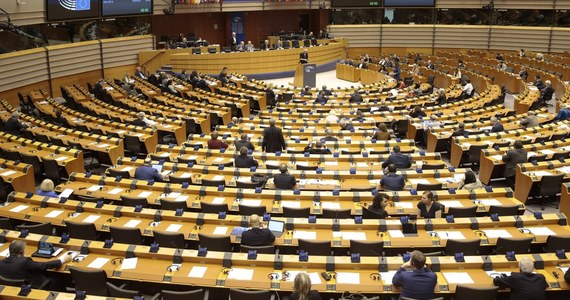 40-letni pracownik Parlamentu Europejskiego zmarł po zakażeniu koronawirusem. To pierwszy zgon w wyniku pandemii w instytucjach europejskich - podała agencja AFP. 