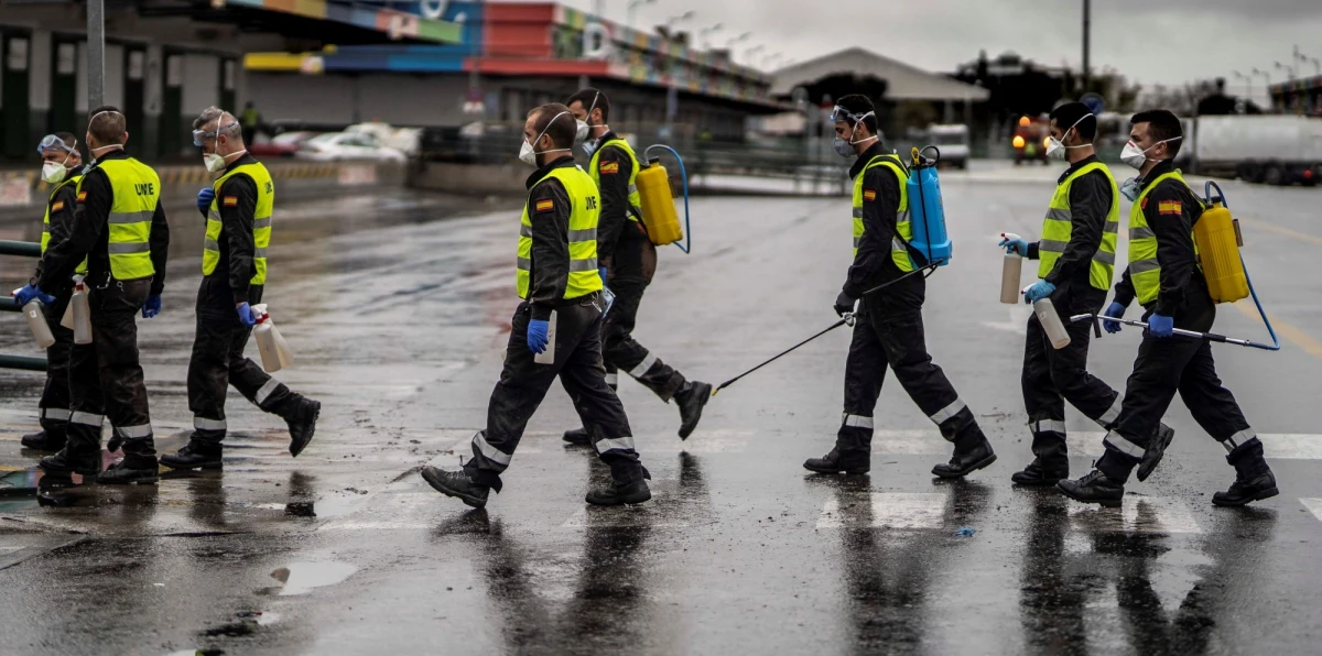 Burmistrz Madrytu Jose Luis Martinez-Almeida poinformował o konieczności "natychmiastowego" zamknięcia miejskich zakładów pogrzebowych z powodu "braku środków ochronnych dla pracowników" oraz "osiągnięcia limitu dysponowanego miejsca na przechowywanie zwłok".