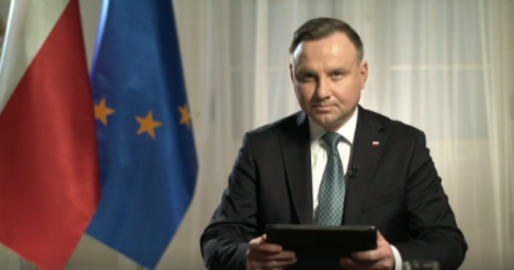 Nie sądzę, żebyśmy zwalczyli koronawirusa do świąt wielkanocnych – stwierdził w rozmowie z internautami na swoim profilu na Facebooku prezydent Andrzej Duda. Jak podkreślił, obecna sytuacja to dla niego "godzina wielkiej próby". Przyznał też, że nie może powiedzieć, że jest wypoczęty i wyluzowany. 