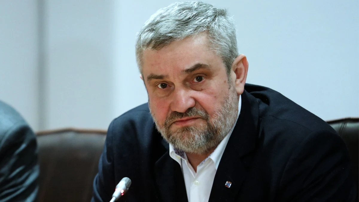 „Zwolnienie z części KRUS jest tylko jednym z elementów tego pakietu. Drugim jest to świadczenie, które otrzymują ludzie w ZUS-ie, czyli zasiłek opiekuńczy dla dzieci. W nocy trwały jeszcze ustalenia, jak go zapisać. Rolnicy mają oddzielny system zabezpieczenia społecznego. To jest system korzystniejszy, on jest związany z mniejszymi składkami, ale również z mniejszymi środkami, które są w tym systemie” – powiedział minister rolnictwa Jan Krzysztof Ardanowski w Porannej rozmowie w RMF FM pytany o to, czy zwolnienie rolników z części składki KRUS na drugi kwartał bieżącego roku pomoże w obliczu związanego z koronawirusem kryzysu.