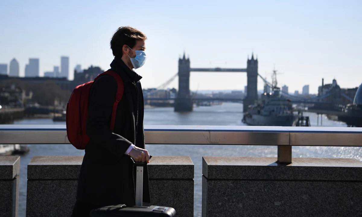 Wielka Brytania wprowadza ostre obostrzenia – wszystko w walce z epidemią koronawirusa. Zabronione zostaną spotkania więcej niż dwóch osób, o ile nie mieszkają razem - ogłosił w poniedziałek wieczorem premier Boris Johnson. 