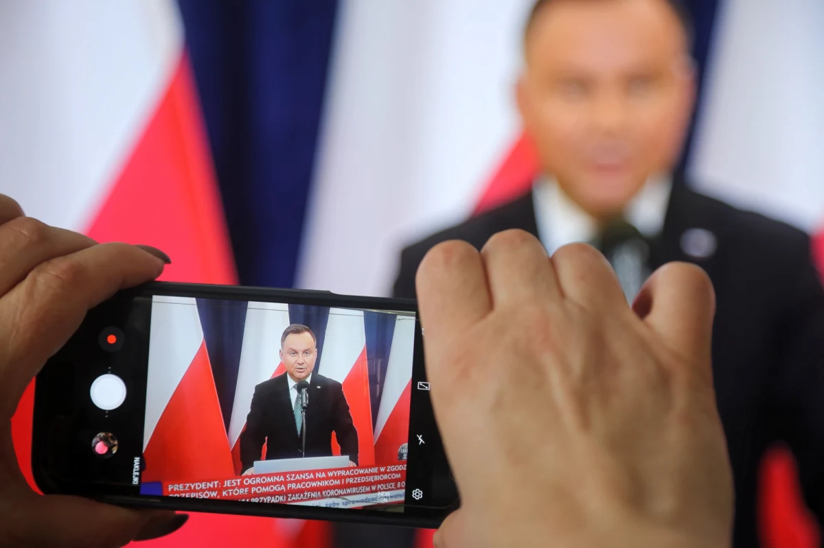 Podczas wczorajszego posiedzenia prezydenckiej Rady Bezpieczeństwa Narodowego doszło do kłótni między przedstawicielami PiS a opozycją w sprawie trybu prac nad pakietem pomocowym związanym z koronawirusem - dowiedział się Onet.